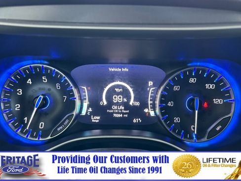 Used 2023 Chrysler Pacifica Touring-L image 25