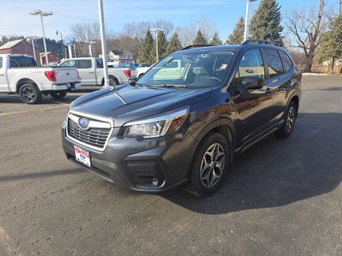 Used 2019 Subaru Forester Premium w/ All-Weather Package image 4
