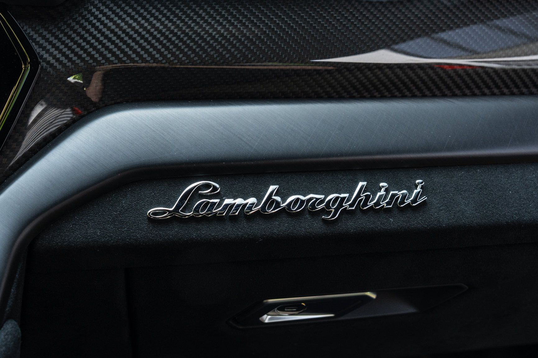 Used 2024 Lamborghini Urus Performante AWD/4WD image 47