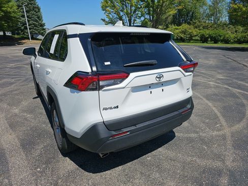 Used 2025 Toyota RAV4 XLE AWD/4WD image 3