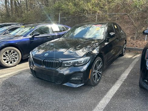 Used 2022 BMW 330i Sedan w/ M Sport Package image 3