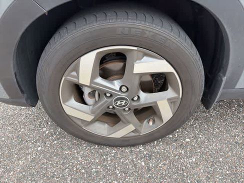 Used 2022 Hyundai Venue SEL image 12