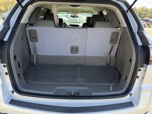 Used 2017 Chevrolet Traverse LT w/ Style and Technology Package image 19