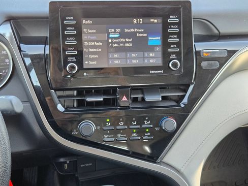 Used 2021 Toyota Camry LE FWD image 30