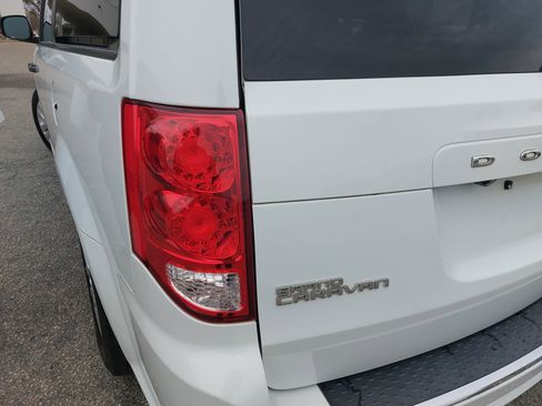 Used 2019 Dodge Grand Caravan SE image 36
