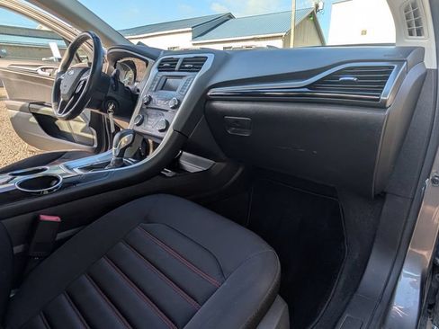 Used 2014 Ford Fusion SE w/ Equipment Group 201A FWD image 18