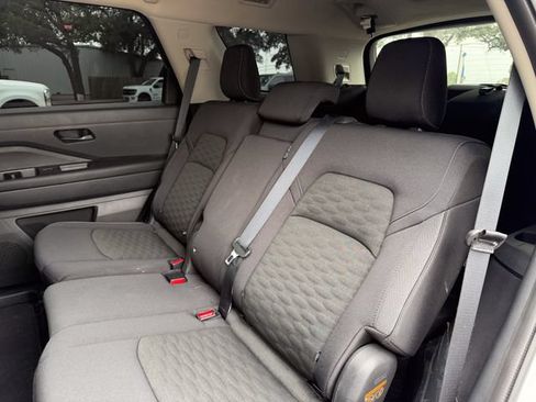 Used 2024 Nissan Pathfinder S FWD image 16
