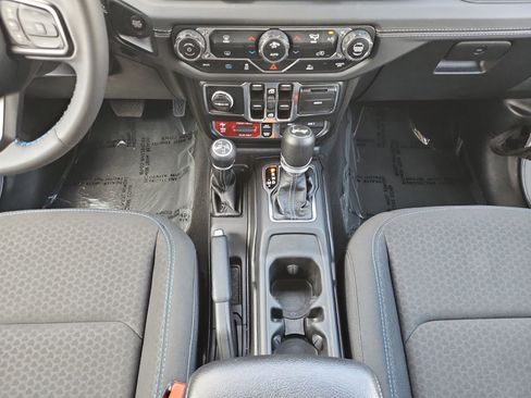 Used 2024 Jeep Wrangler Unlimited Rubicon 4xe AWD/4WD image 25