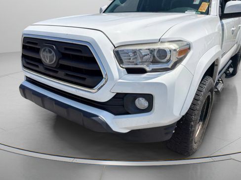 Used 2018 Toyota Tacoma SR5 RWD image 6