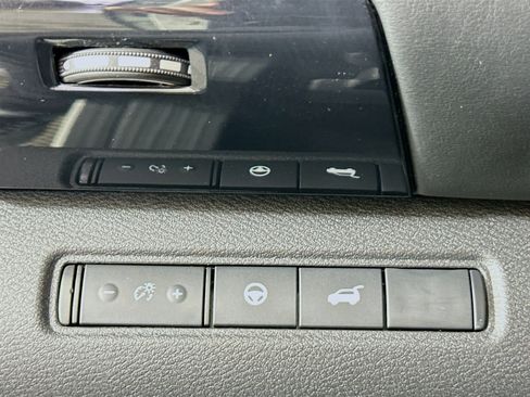 Used 2025 Nissan Pathfinder SV image 17