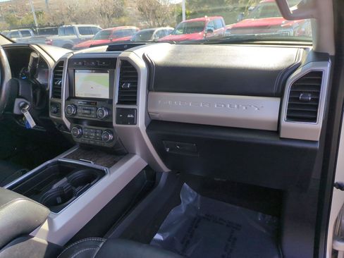 Used 2019 Ford F250 Lariat w/ Lariat Value Package image 31