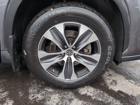 Used 2021 Toyota Highlander XLE image 8