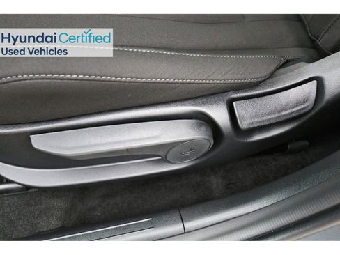 Certified 2025 Hyundai Elantra SEL image 31