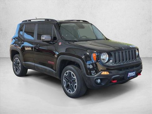 Used 2017 Jeep Renegade Trailhawk w/ Premium Trailhawk Package AWD/4WD image 3