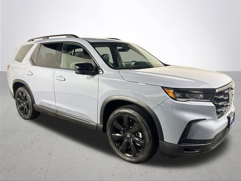 Certified 2025 Honda Pilot Black Edition image 5