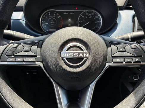 Used 2025 Nissan Versa SV FWD image 21