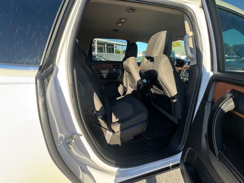 Used 2017 Chevrolet Traverse LT w/ Style and Technology Package image 11