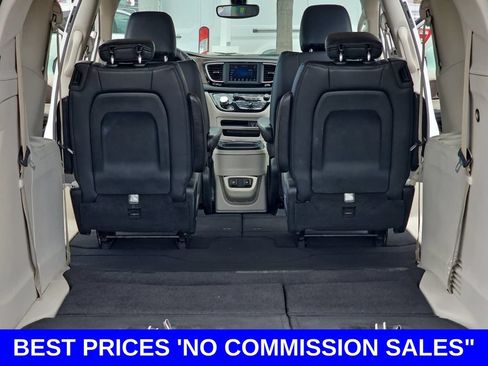 Used 2018 Chrysler Pacifica Touring-L FWD image 13