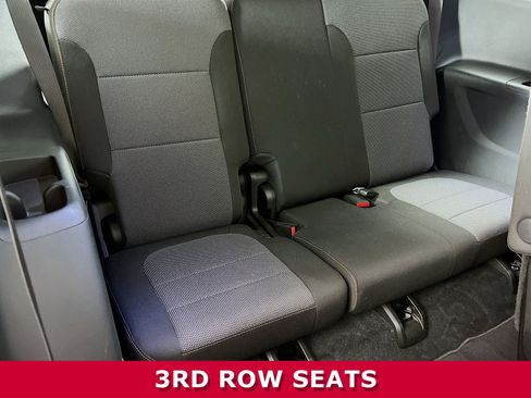 Used 2021 Chevrolet Traverse LT image 24