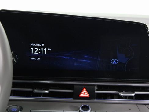 Certified 2025 Hyundai Elantra SEL image 7