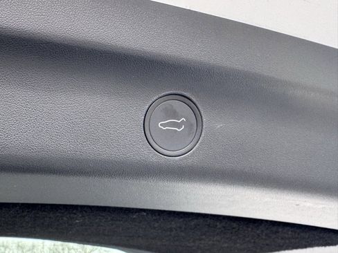 Used 2021 Tesla Model Y Long Range image 34