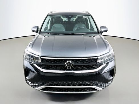 Used 2022 Volkswagen Taos SE w/ Driver Assistance Package image 2