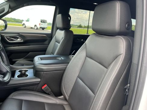 Used 2024 Chevrolet Suburban LT w/ LT Signature Plus Package AWD/4WD image 12