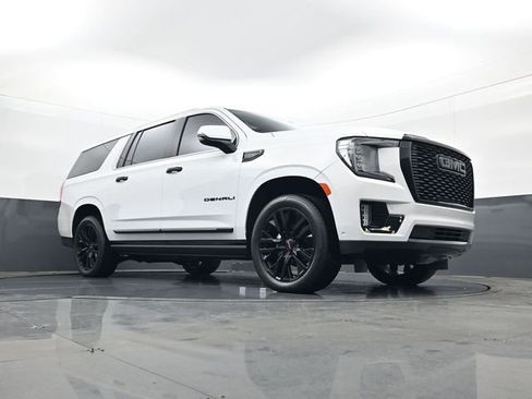Used 2023 GMC Yukon XL Denali w/ Denali Reserve Package image 24