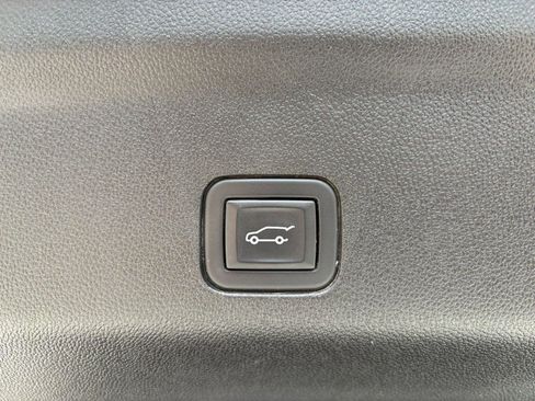 Used 2023 Chevrolet Suburban RST w/ Sport Performance Package image 25