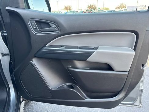 Used 2018 Chevrolet Colorado W/T w/ WT Convenience Package RWD image 32