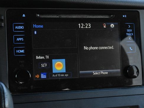 Used 2015 Toyota Sienna LE image 12