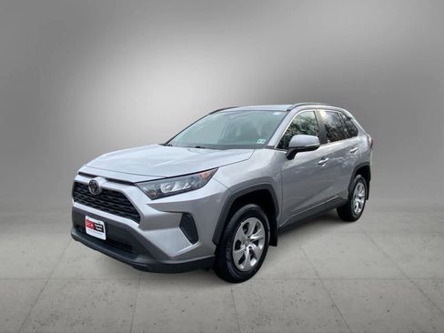 Used 2021 Toyota RAV4 LE image 8