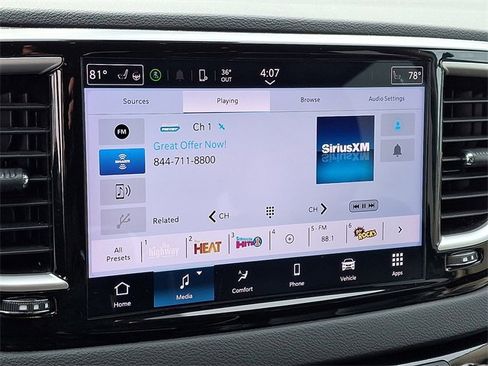 Used 2024 Chrysler Pacifica Touring-L image 16