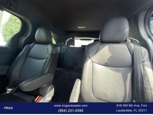Used 2024 Toyota Sienna XLE Woodland Edition AWD/4WD image 18
