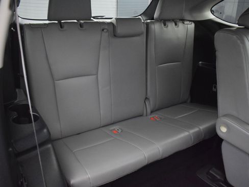 Used 2022 Toyota Highlander XLE image 12