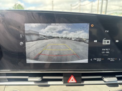 Used 2025 Hyundai Elantra SEL FWD image 26