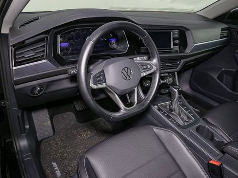 Used 2023 Volkswagen Jetta SE image 19