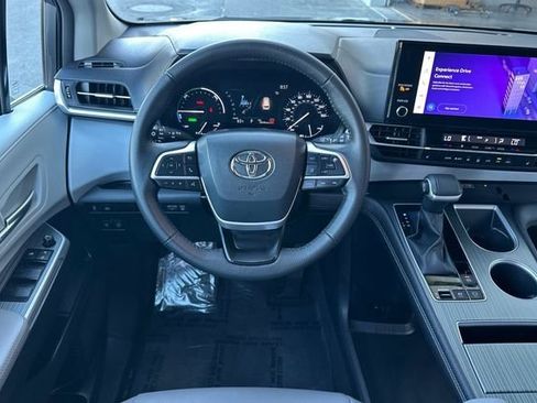 Used 2025 Toyota Sienna XLE image 16
