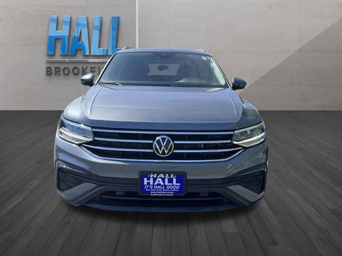 Used 2024 Volkswagen Tiguan SE w/ Panoramic Sunroof Package AWD/4WD image 9