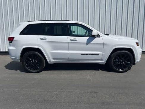 Used 2017 Jeep Grand Cherokee Altitude image 7