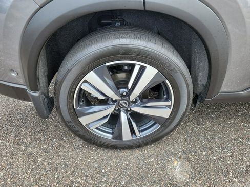 Used 2025 Nissan Rogue SL image 5