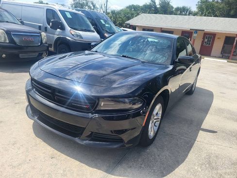Used 2022 Dodge Charger SXT RWD image 2