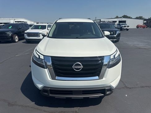 Used 2022 Nissan Pathfinder SV image 9