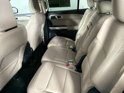 Used 2024 Ford Explorer XLT w/ Equipment Group 202A RWD image 29