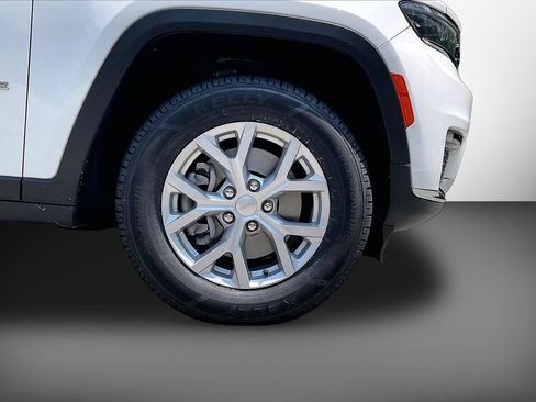 Used 2023 Jeep Grand Cherokee L Limited AWD/4WD image 36