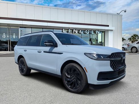 New 2027 Lincoln Navigator Reserve w/ Jet Appearance Package AWD/4WD image 1