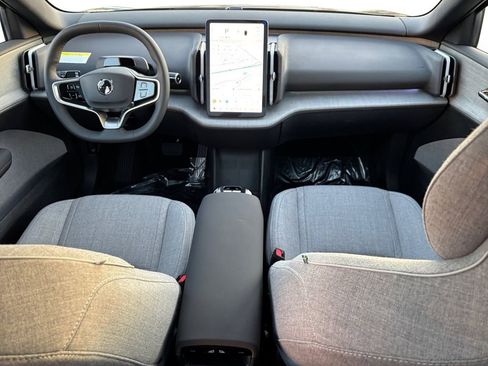 New 2025 Volvo EX30 Ultra w/ Protection Package Premier image 7