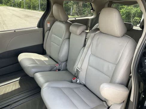 Used 2015 Toyota Sienna LE FWD image 16