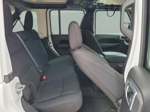 Used 2022 Jeep Wrangler Unlimited Sport image 29
