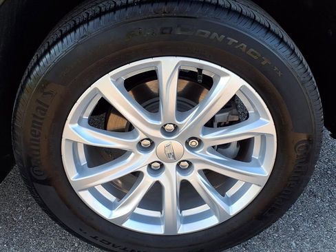 Certified 2023 Cadillac XT4 Luxury w/ Cold Weather Package image 9